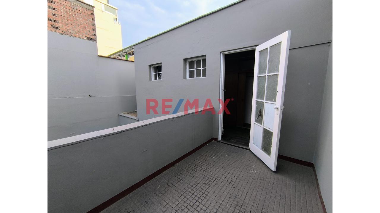 Alquiler De Local Comercial En Lince De 242 M² - Zonificacion Cm - 19