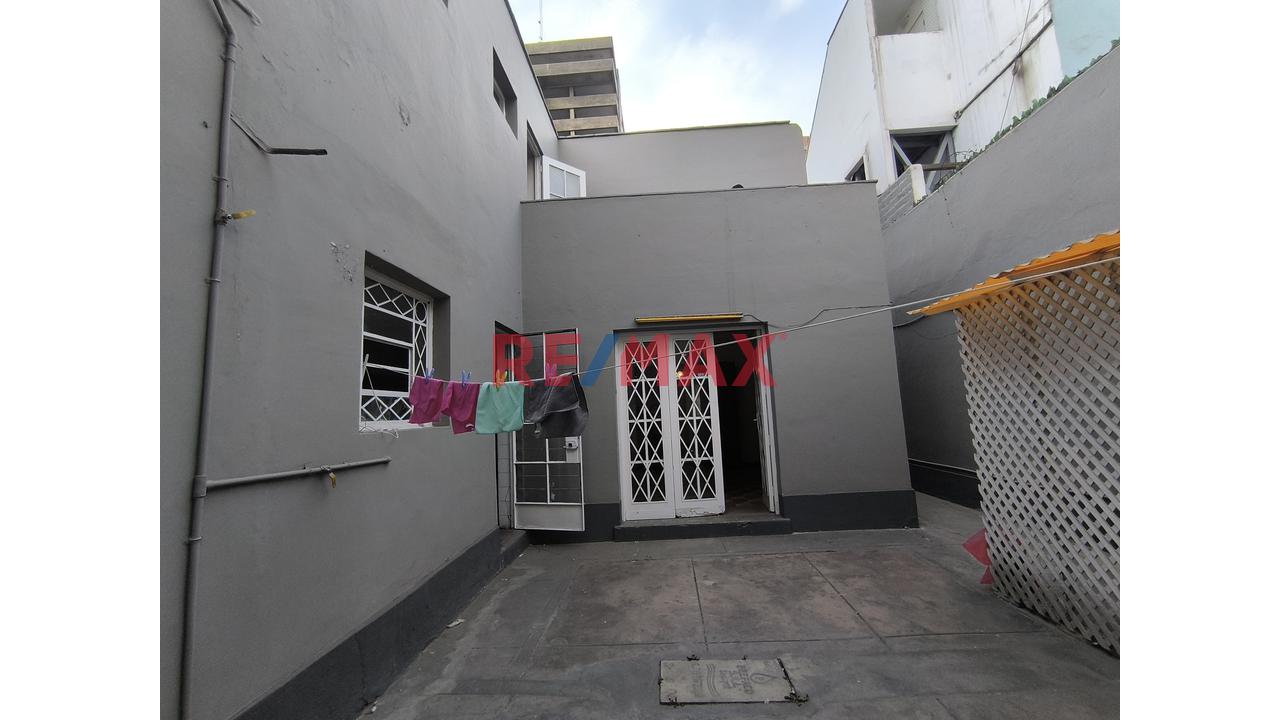 Alquiler De Local Comercial En Lince De 242 M² - Zonificacion Cm - 5