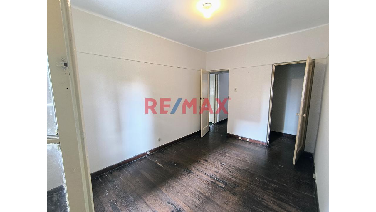 Alquiler De Local Comercial En Lince De 242 M² - Zonificacion Cm - 15