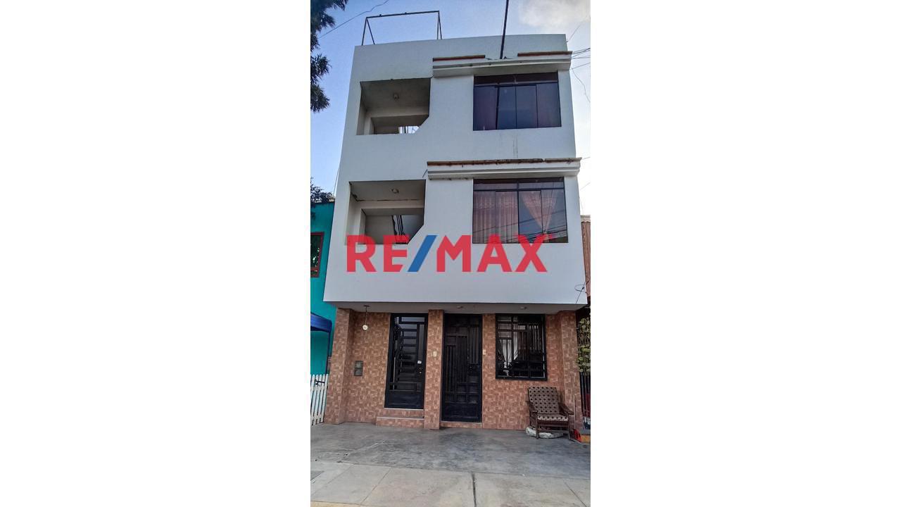 Casa Con 3 Departamentos  Cerca A Pro   Los Olivos