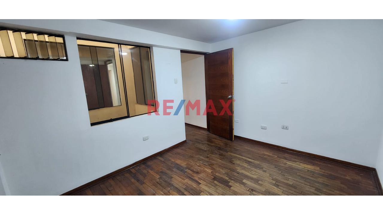 Vendo Dpto En Avenida Los Mochicas, Salamanca, A Una Cuadra De Circunvalación. — foto 14