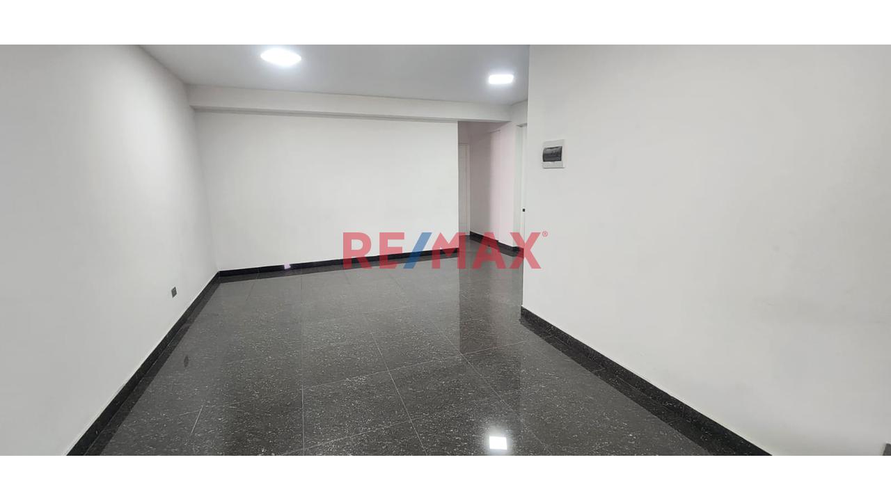 Vendo Oficina En Avenida Nicolas Arriola, A Media Cuadra De Javier Prado, A Un Paso De Cruz Del Sur. Situada A La Espalda Del.Óvalo Quiñones, Límite Con San Isidro, Corpac. - 8