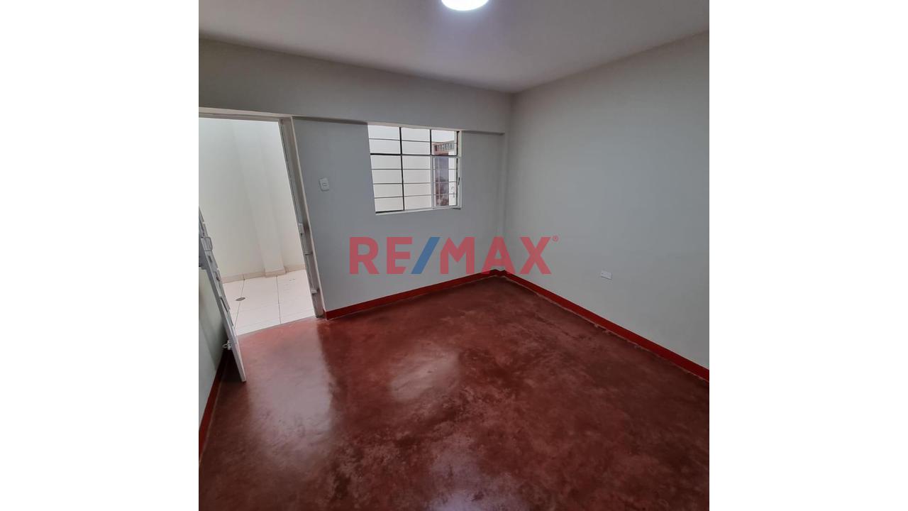 Casa De Dos Pisos En Venta Alt. Km 22 Av. Universitaria En Indoamerica, Carabayllo - 3
