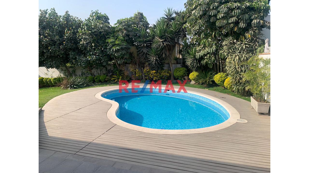 Venta De Casa Espaciosa E Iluminada Con Piscina En Zona Exclusiva De La Molina !!!!! — foto 4