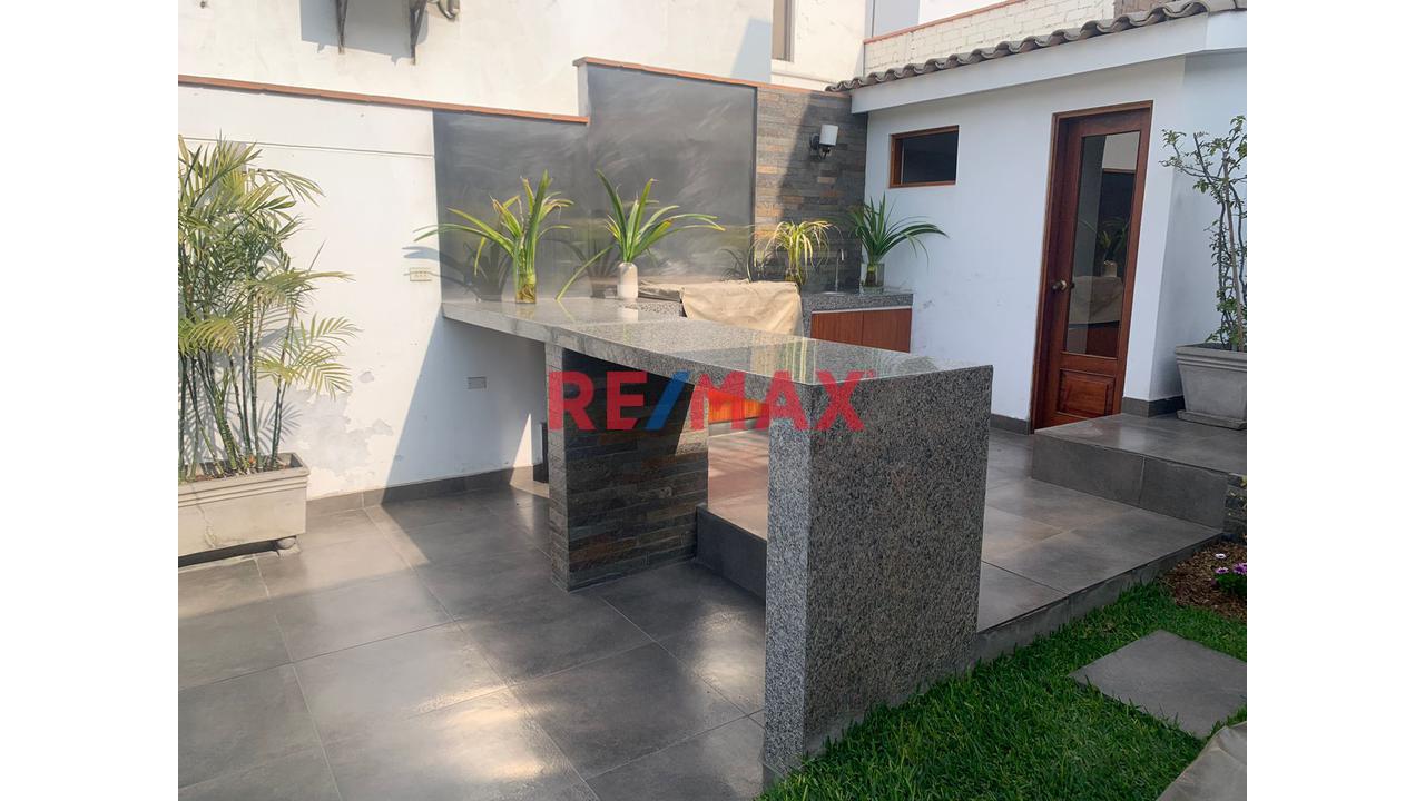 Venta De Casa Espaciosa E Iluminada Con Piscina En Zona Exclusiva De La Molina !!!!! — foto 7