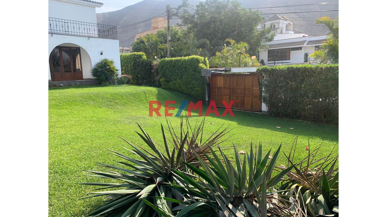Venta De Casa Espaciosa E Iluminada Con Piscina En Zona Exclusiva De La Molina !!!!! — foto 5