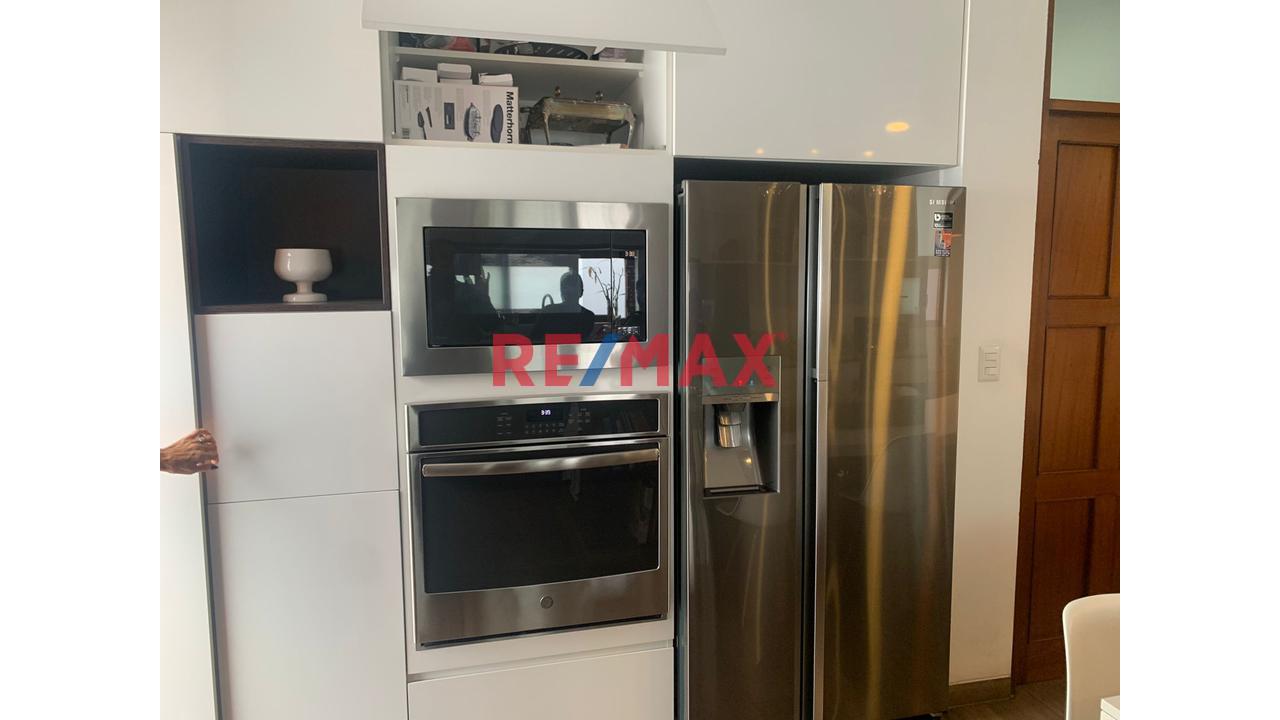 Venta De Casa Espaciosa E Iluminada Con Piscina En Zona Exclusiva De La Molina !!!!! — foto 14