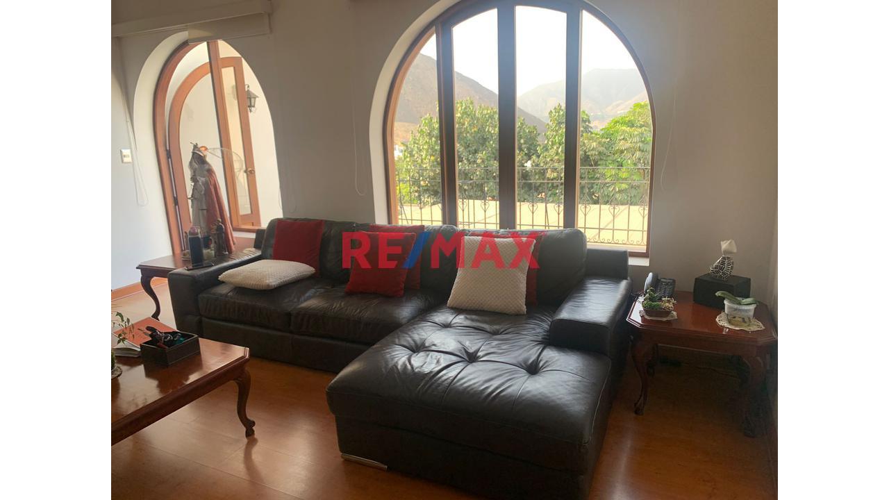 Venta De Casa Espaciosa E Iluminada Con Piscina En Zona Exclusiva De La Molina !!!!! — foto 8