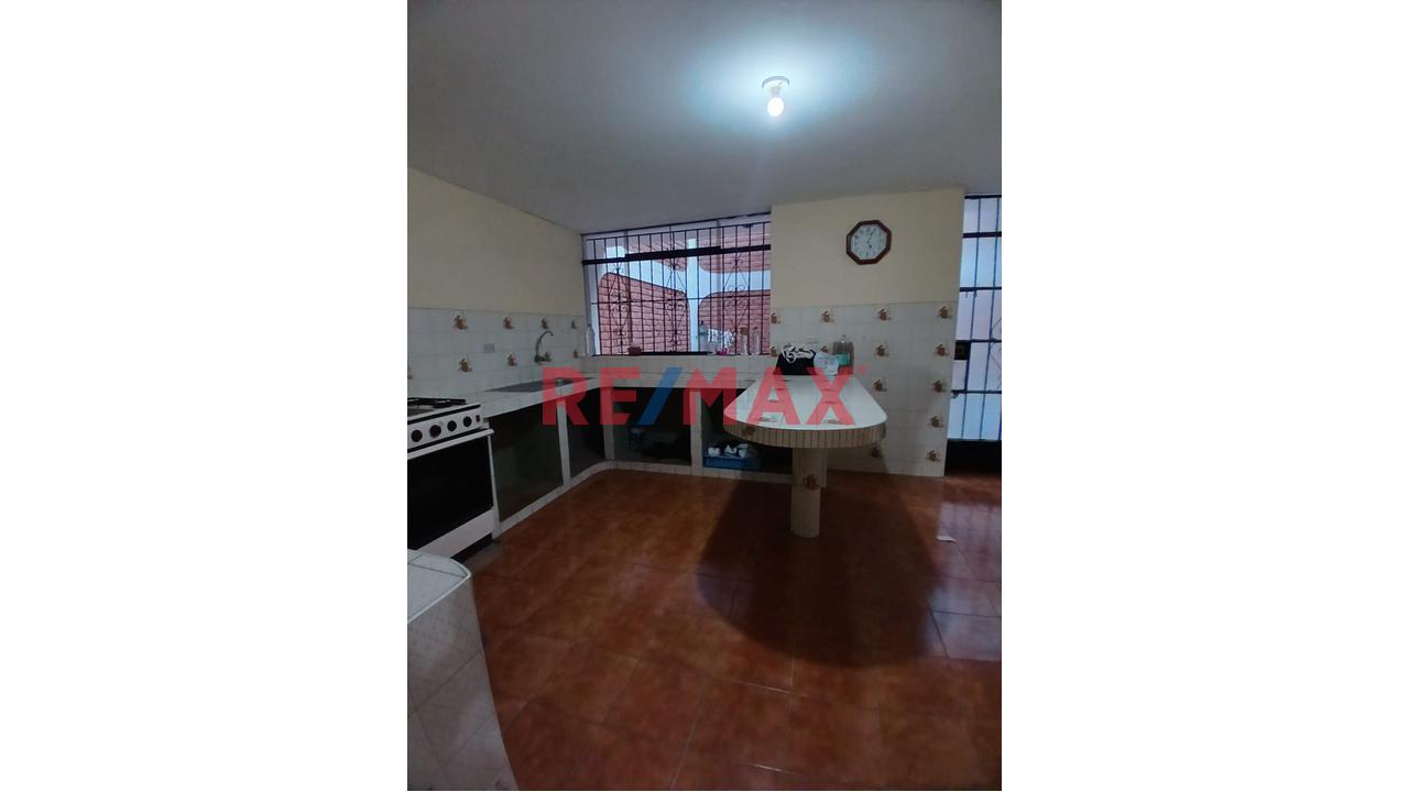 Hermosa Casa De 2 Pisos En Venta En La Urb Santa Ana De 203 Mts 2 — foto 3