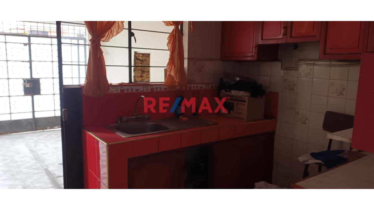 Venta De Linda Casa De 4 Pisos En San Felipe Comas - 11