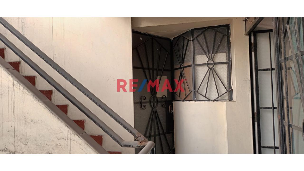 Venta De Linda Casa De 4 Pisos En San Felipe Comas - 8