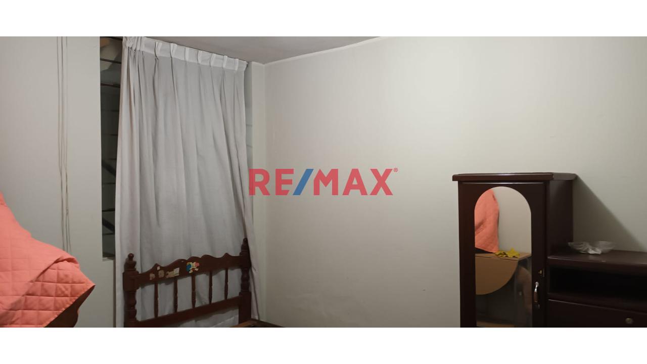 Venta De Linda Casa De 4 Pisos En San Felipe Comas - 14