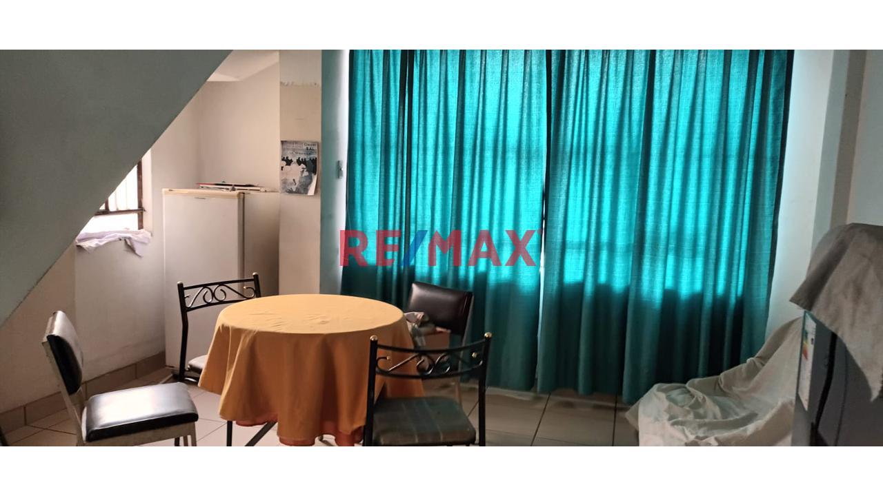 Venta De Linda Casa De 4 Pisos En San Felipe Comas - 3