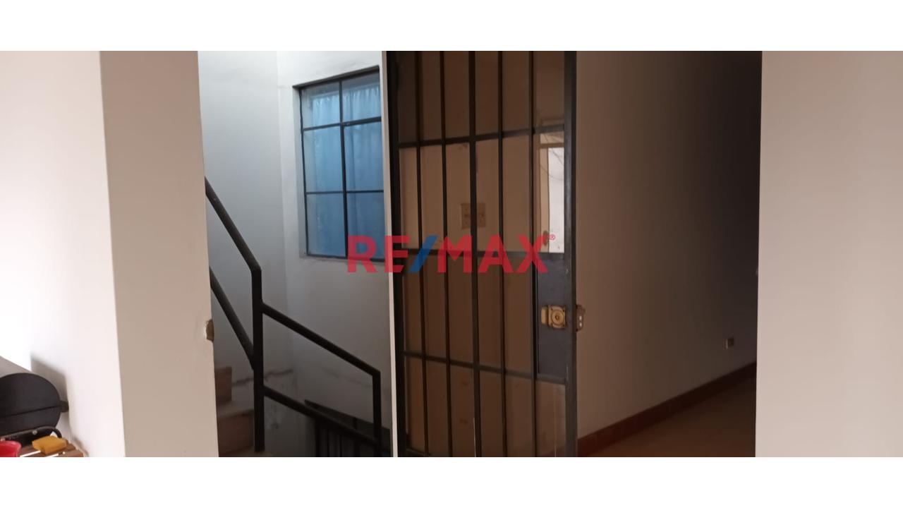 Venta De Linda Casa De 4 Pisos En San Felipe Comas - 12