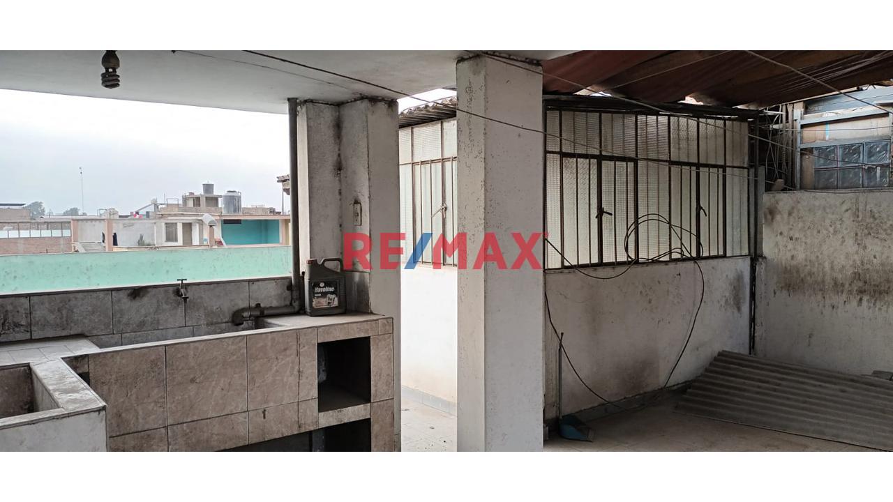 Venta De Linda Casa De 4 Pisos En San Felipe Comas - 13