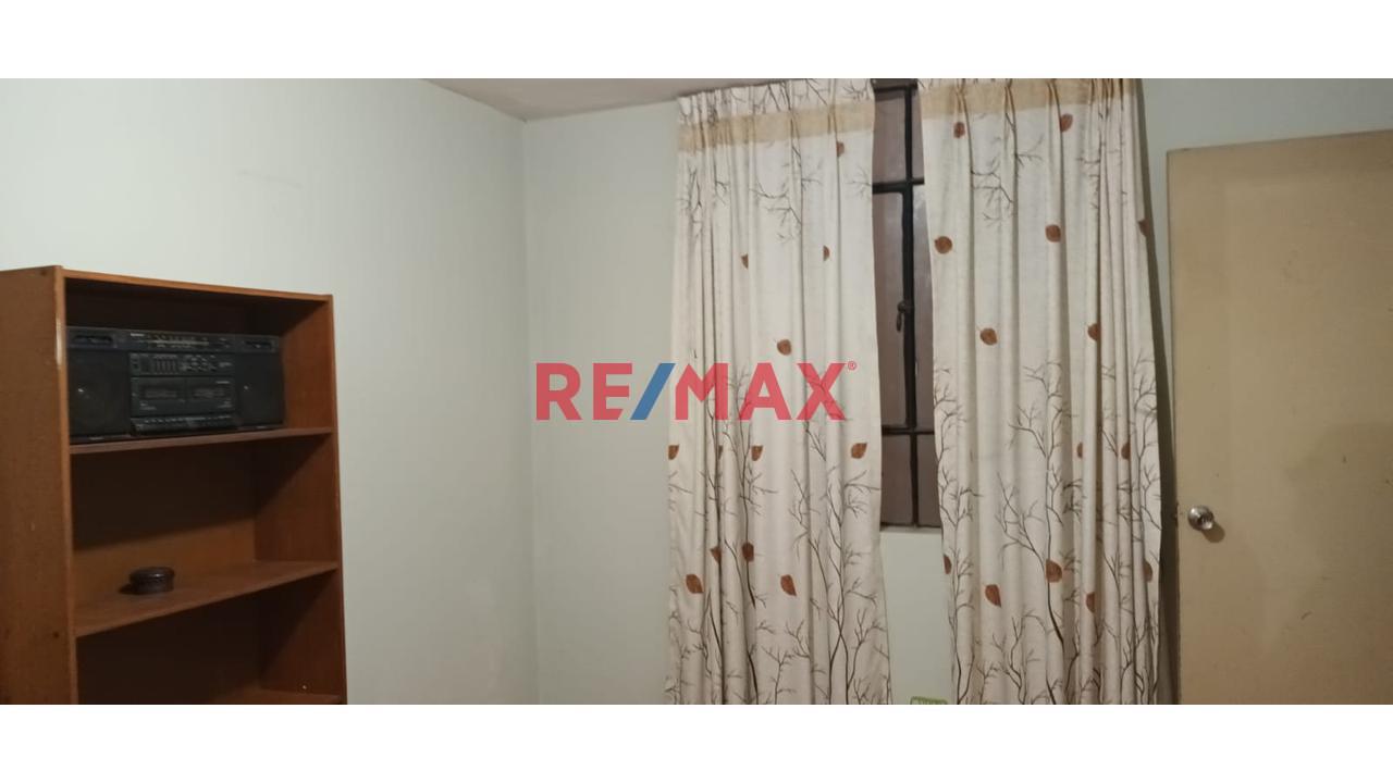 Venta De Linda Casa De 4 Pisos En San Felipe Comas - 9