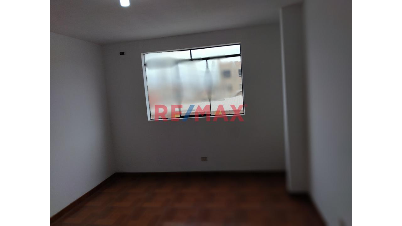 Venta De Edificio Casa En Esquina De 4 Pisos En La Zona Del Callao Frente Av. Gambeta — foto 5