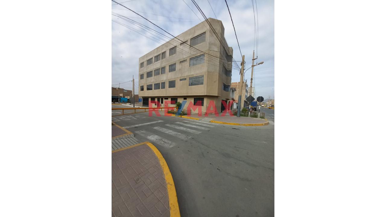 Venta De Edificio Casa En Esquina De 4 Pisos En La Zona Del Callao Frente Av. Gambeta — foto 2