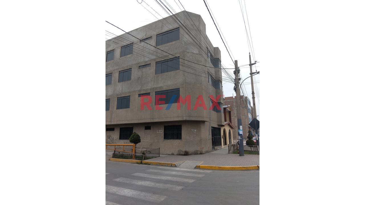 Venta De Edificio Casa En Esquina De 4 Pisos En La Zona Del Callao Frente Av. Gambeta — foto 3