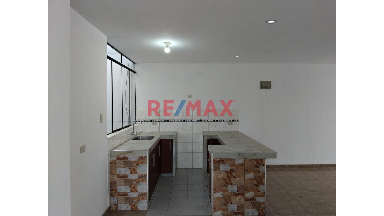 Venta De Edificio Casa En Esquina De 4 Pisos En La Zona Del Callao Frente Av. Gambeta — foto 10