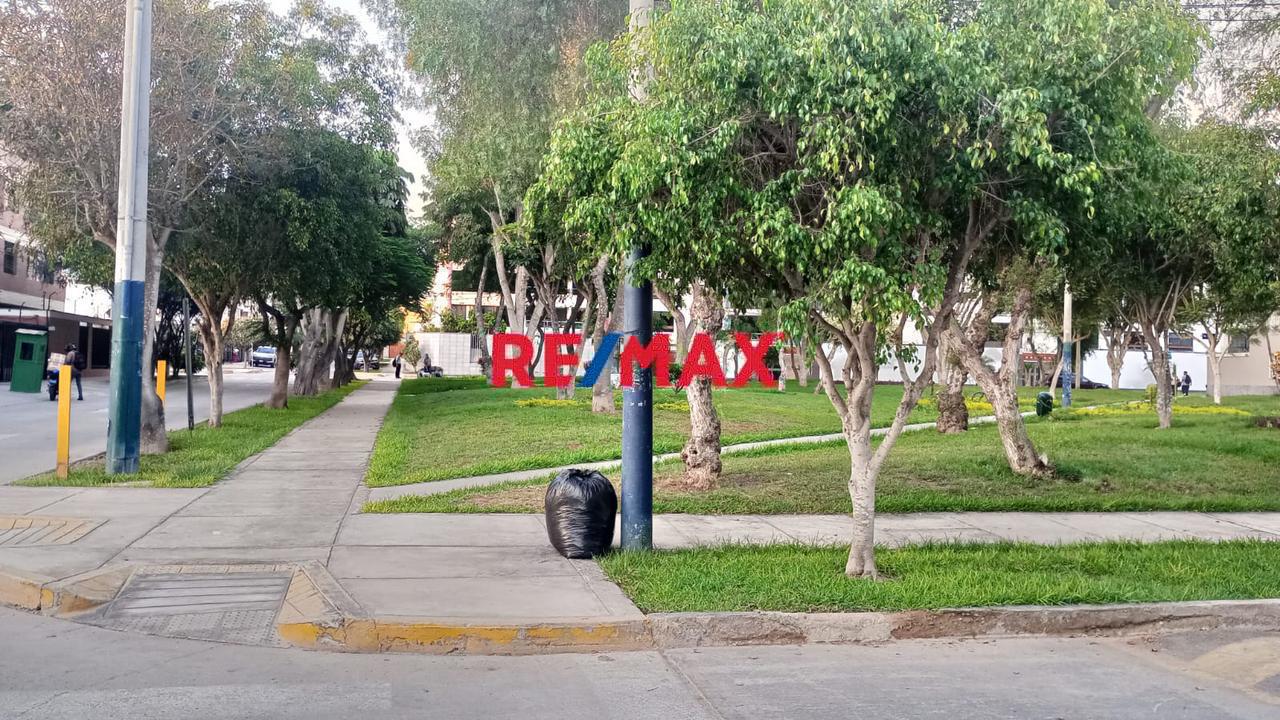 Venta Lindo Departamento Primer Piso Con Terraza De Estreno Surco