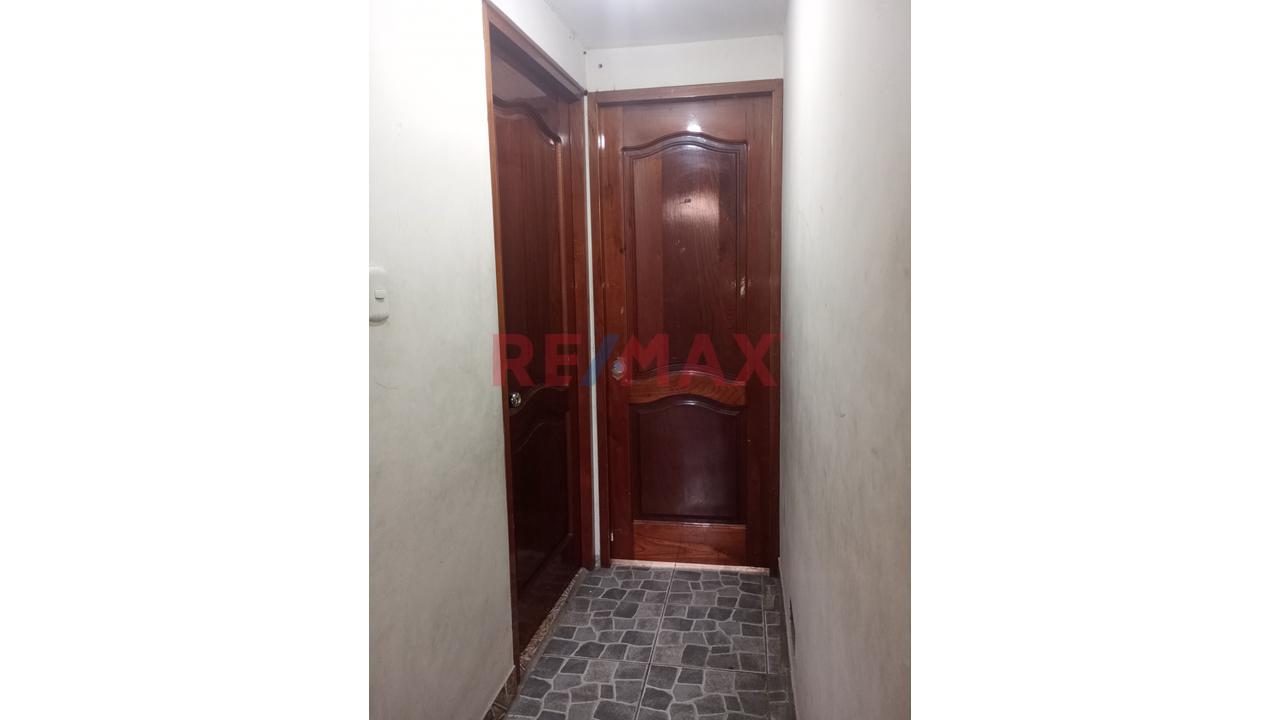 Ocasión: Venta De Casa De 3 Pisos Con Departamento Independiente En Cada Piso En Sjm - 16