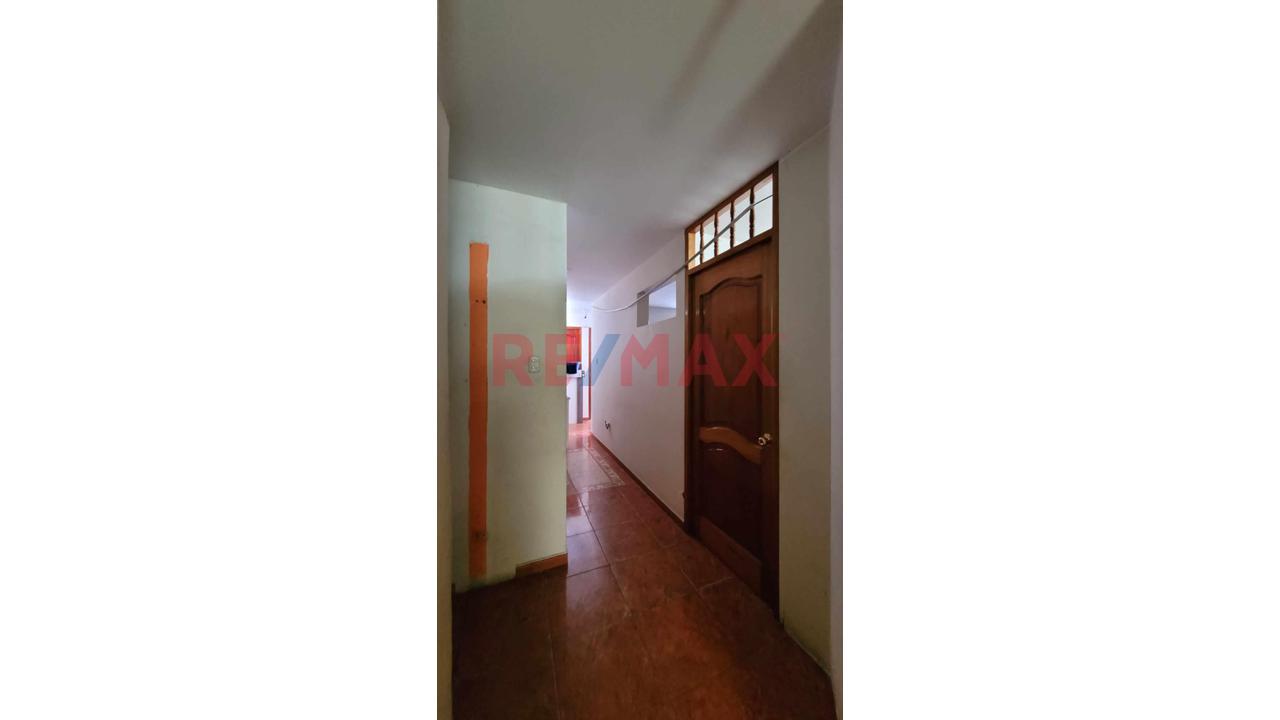 Ocasión: Venta De Casa De 3 Pisos Con Departamento Independiente En Cada Piso En Sjm - 12
