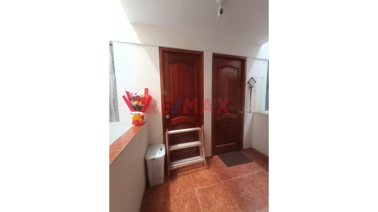 Ocasión: Venta De Casa De 3 Pisos Con Departamento Independiente En Cada Piso En Sjm - 10