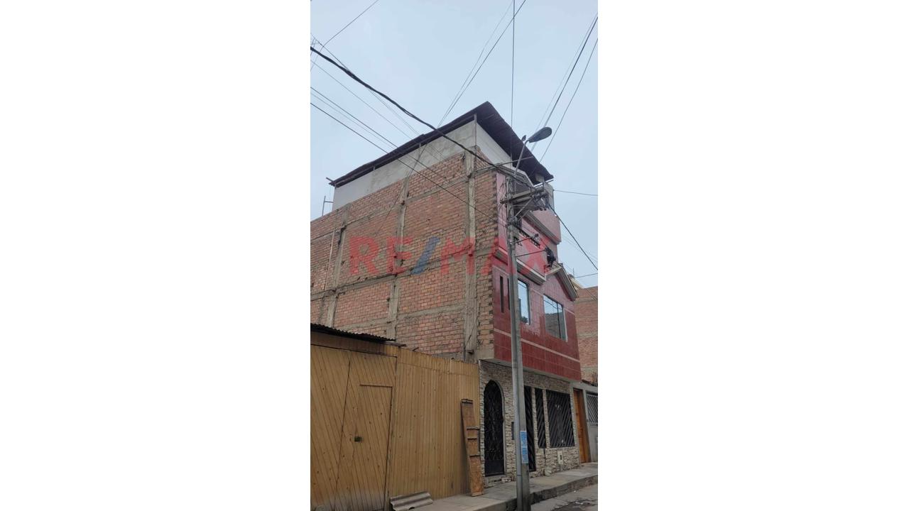 Ocasión: Venta De Casa De 3 Pisos Con Departamento Independiente En Cada Piso En Sjm - 4