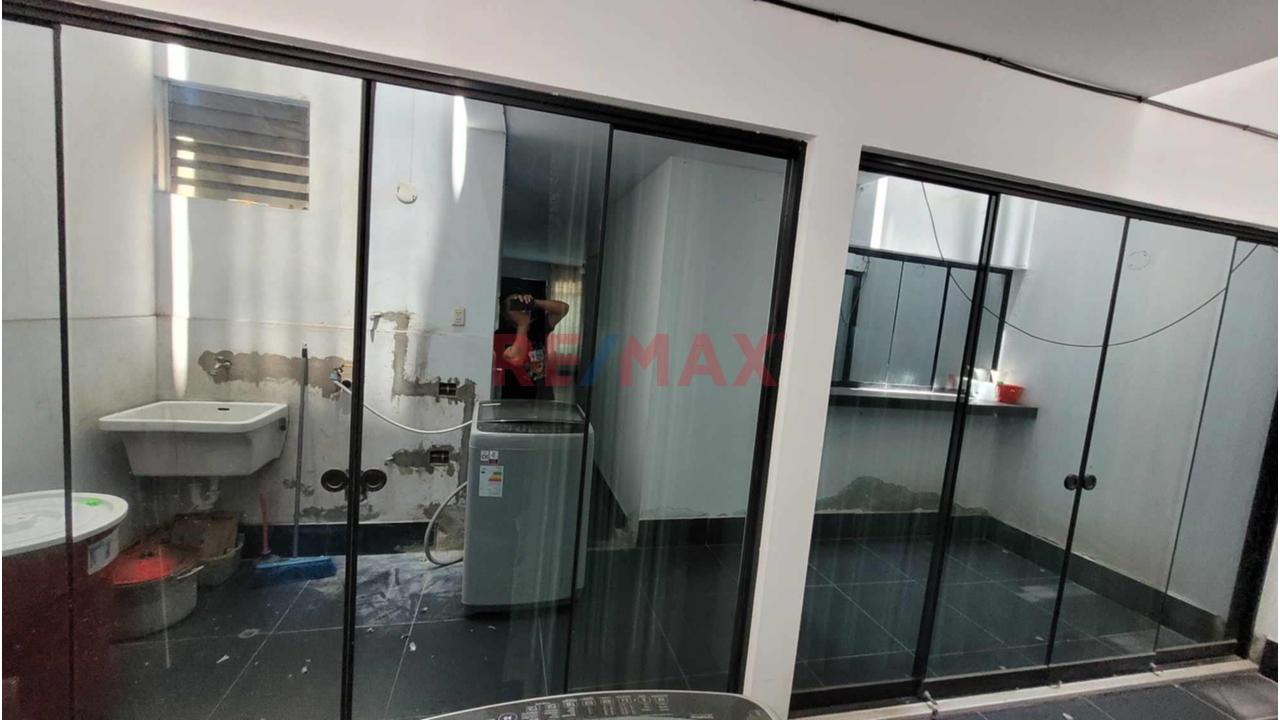 Ocasión: Venta De Casa De 3 Pisos Con Departamento Independiente En Cada Piso En Sjm - 8