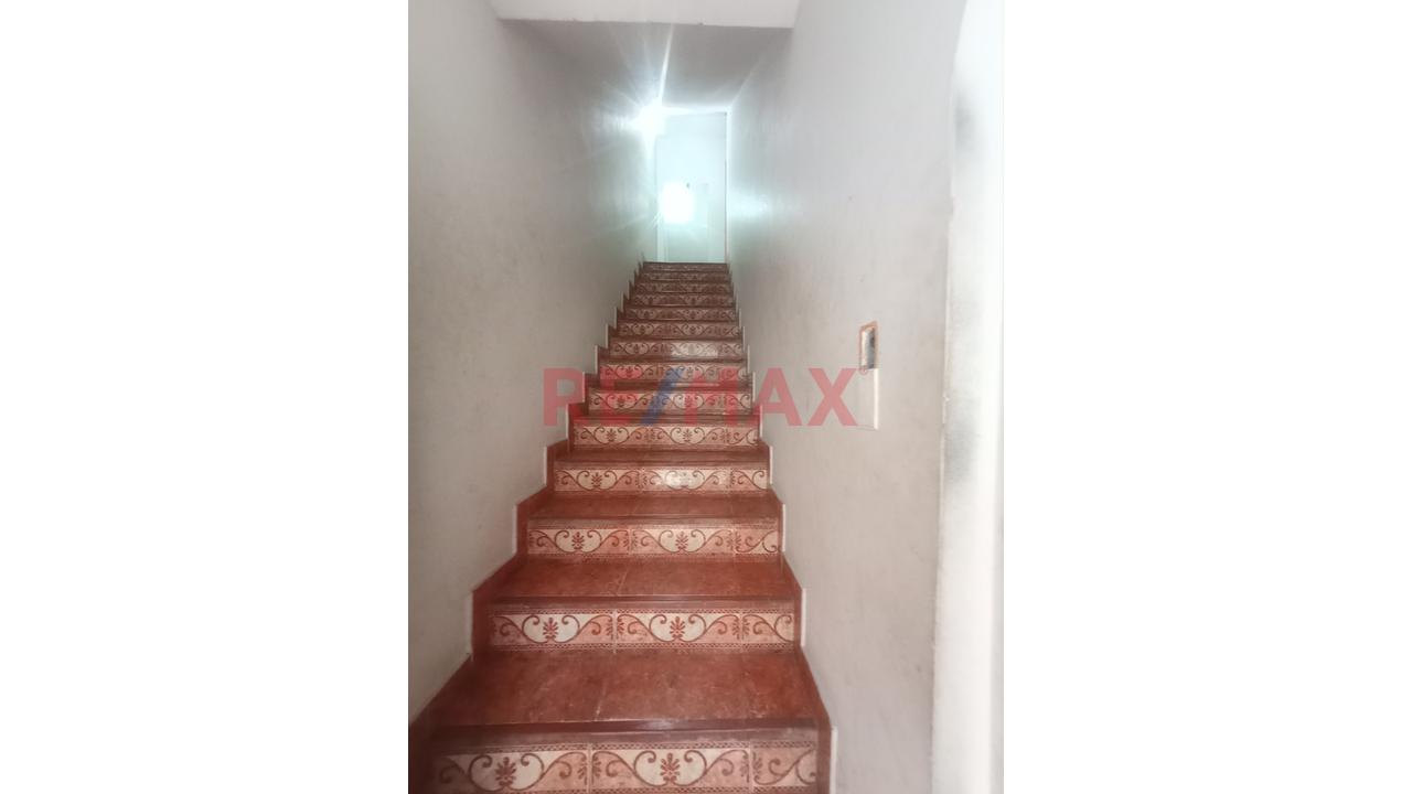 Ocasión: Venta De Casa De 3 Pisos Con Departamento Independiente En Cada Piso En Sjm - 9