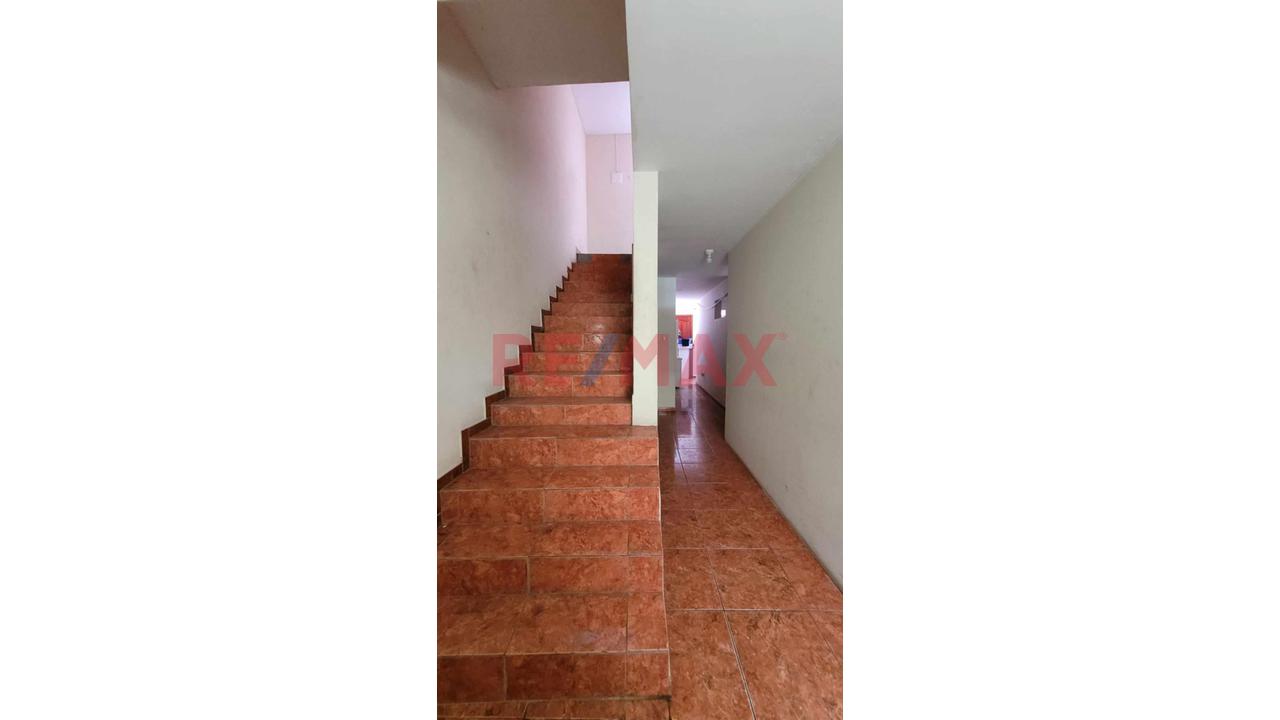 Ocasión: Venta De Casa De 3 Pisos Con Departamento Independiente En Cada Piso En Sjm - 13