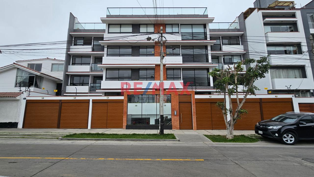 Departamento De Estreno, Cerca A Parque, Con Cochera