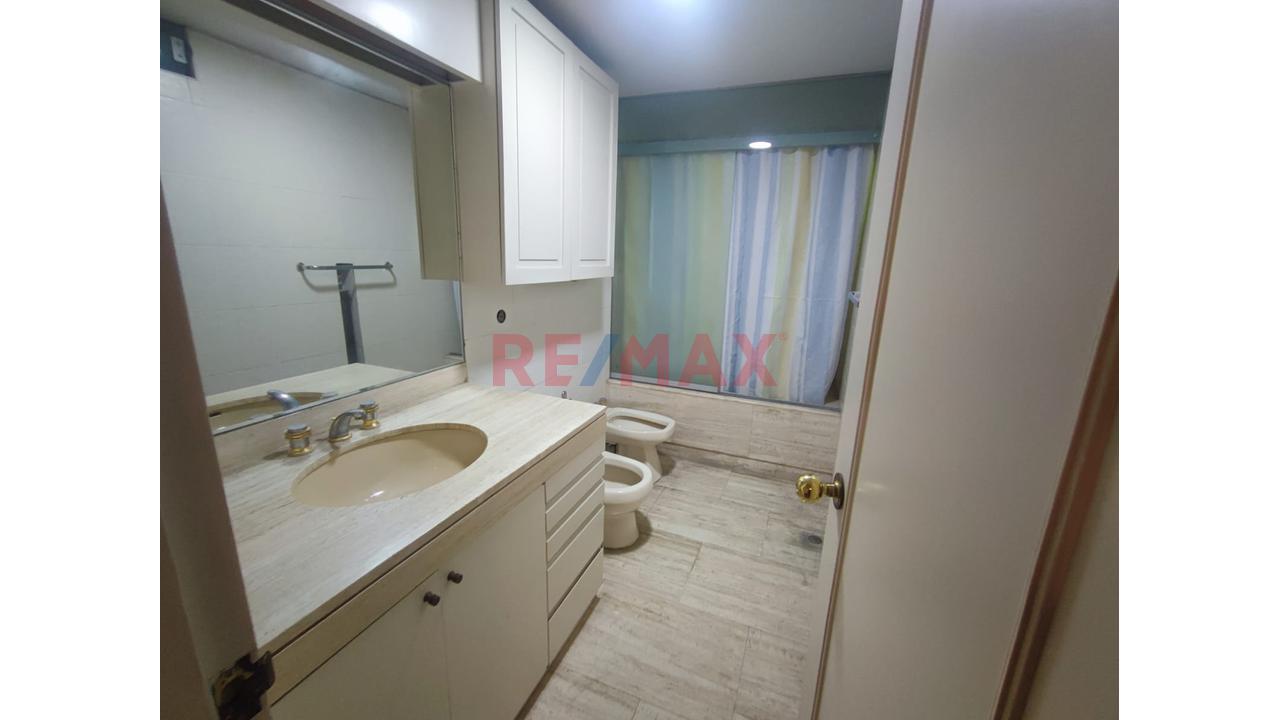¡Atención Inversionistas! Exclusiva Casa O Terreno En Venta En Surco Con Piscina, Cancha De Fronton Y Amplios Ambientes — foto 12