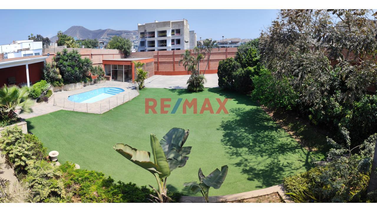 ¡Atención Inversionistas! Exclusiva Casa O Terreno En Venta En Surco Con Piscina, Cancha De Fronton Y Amplios Ambientes