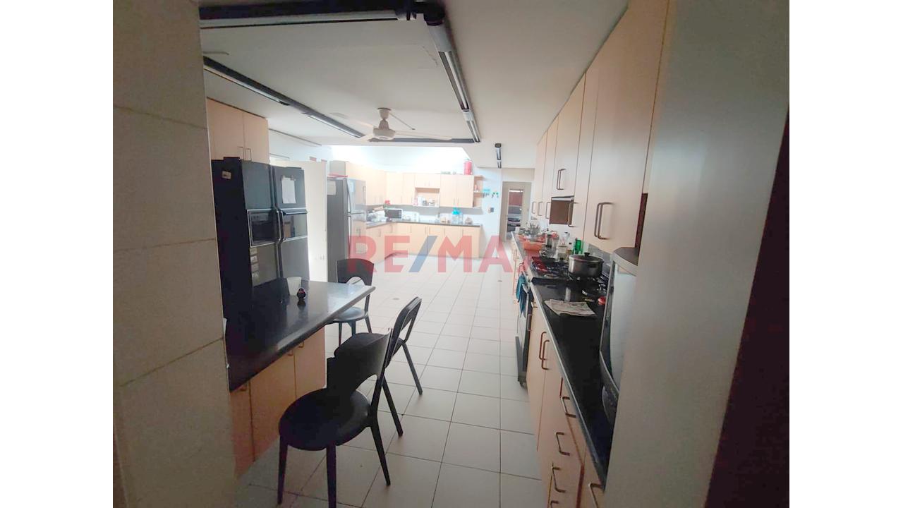 ¡Atención Inversionistas! Exclusiva Casa O Terreno En Venta En Surco Con Piscina, Cancha De Fronton Y Amplios Ambientes — foto 6
