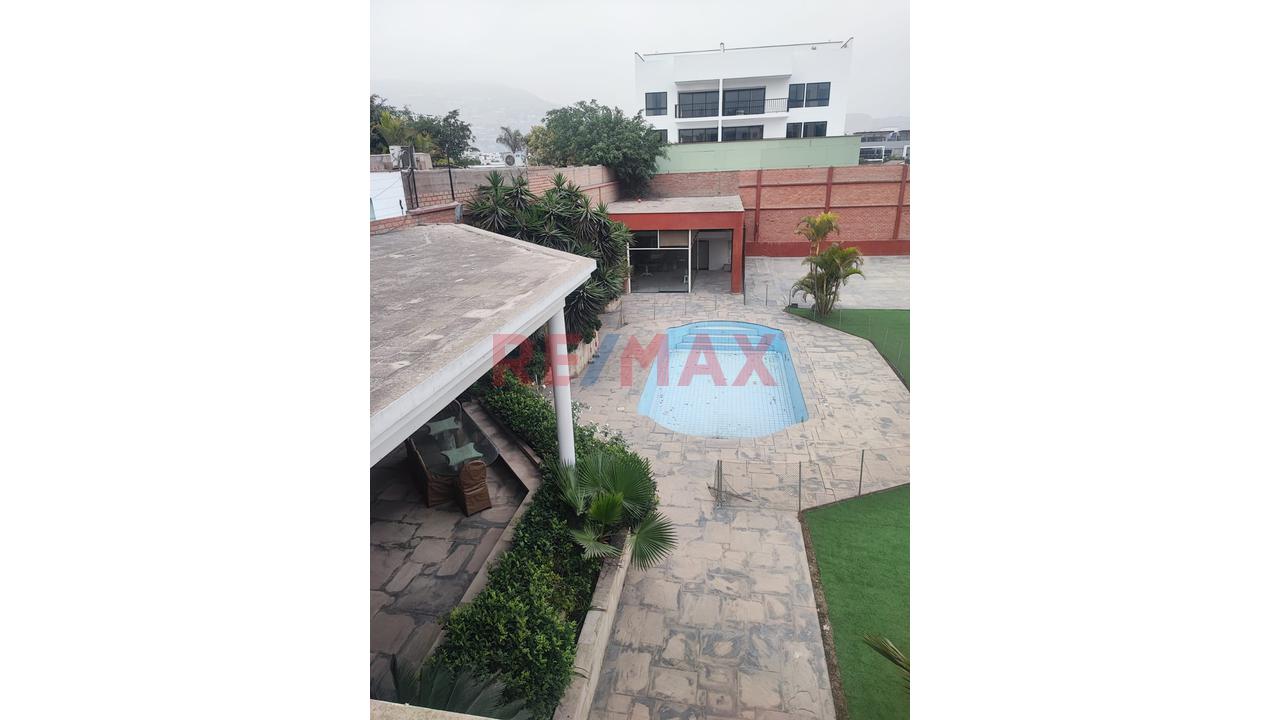 ¡Atención Inversionistas! Exclusiva Casa O Terreno En Venta En Surco Con Piscina, Cancha De Fronton Y Amplios Ambientes — foto 13