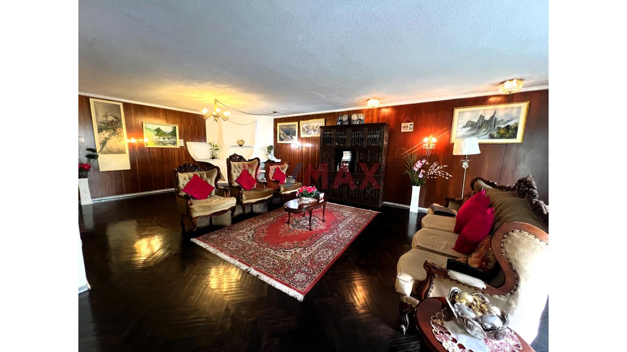 Venta De Casa Con Piscina, Sauna Y 4 Estacionamientos En San Borja — foto 3