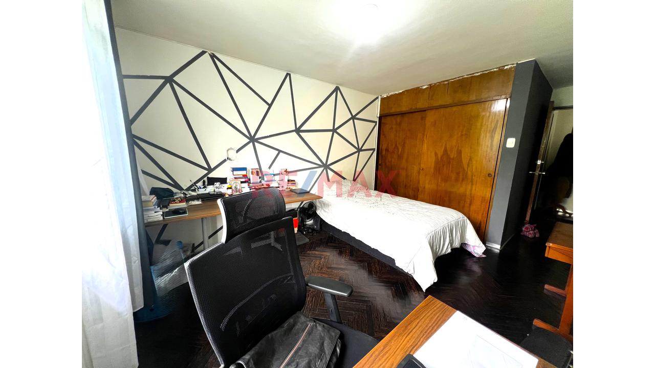 Venta De Casa Con Piscina, Sauna Y 4 Estacionamientos En San Borja - 17