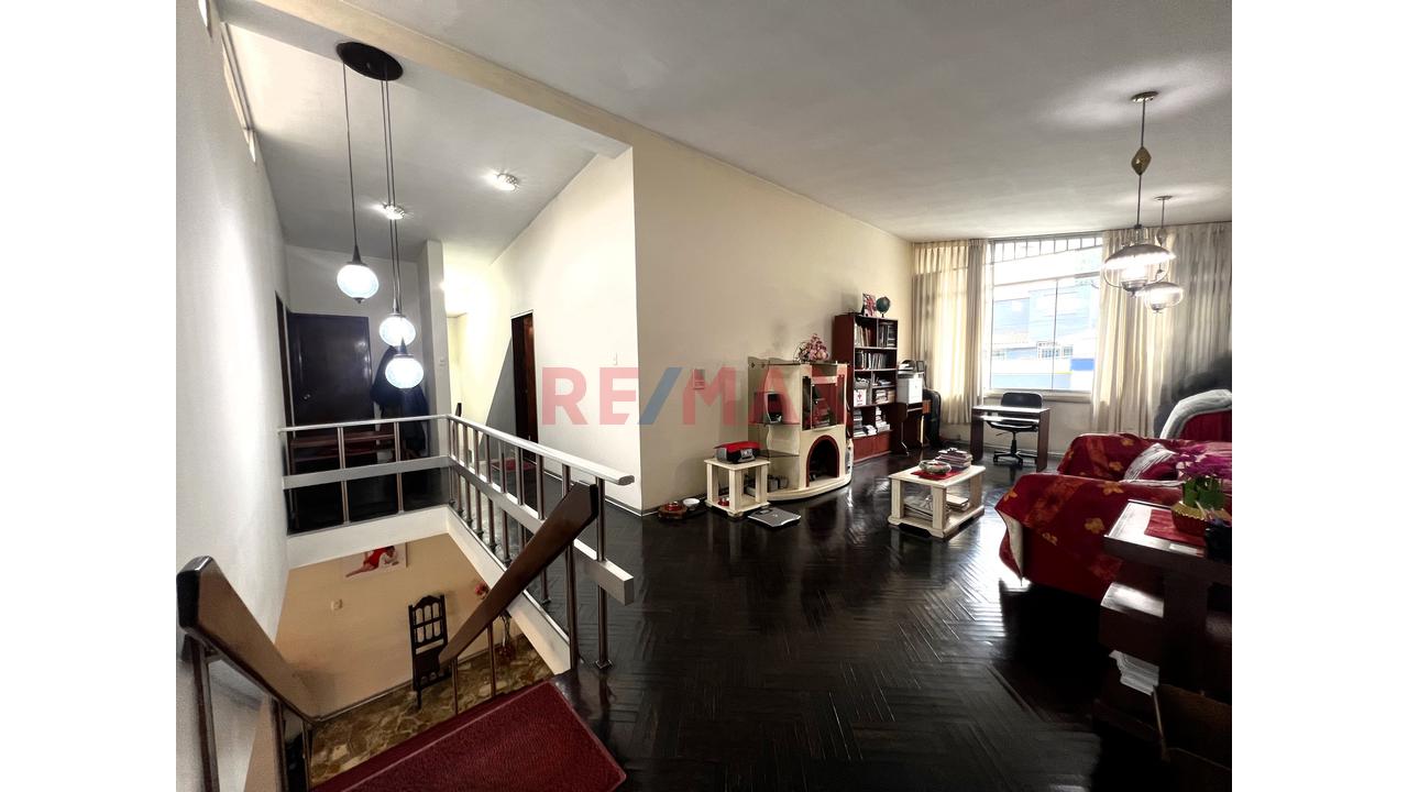 Venta De Casa Con Piscina, Sauna Y 4 Estacionamientos En San Borja — foto 14
