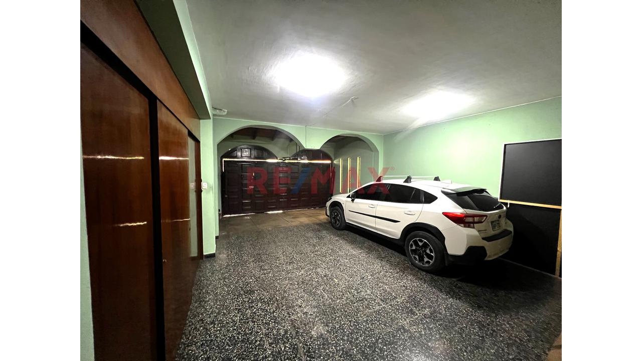 Venta De Casa Con Piscina, Sauna Y 4 Estacionamientos En San Borja - 20
