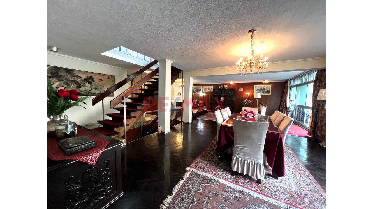 Venta De Casa Con Piscina, Sauna Y 4 Estacionamientos En San Borja — foto 4