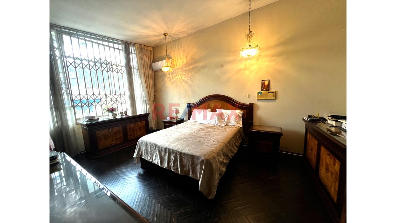Venta De Casa Con Piscina, Sauna Y 4 Estacionamientos En San Borja - 16