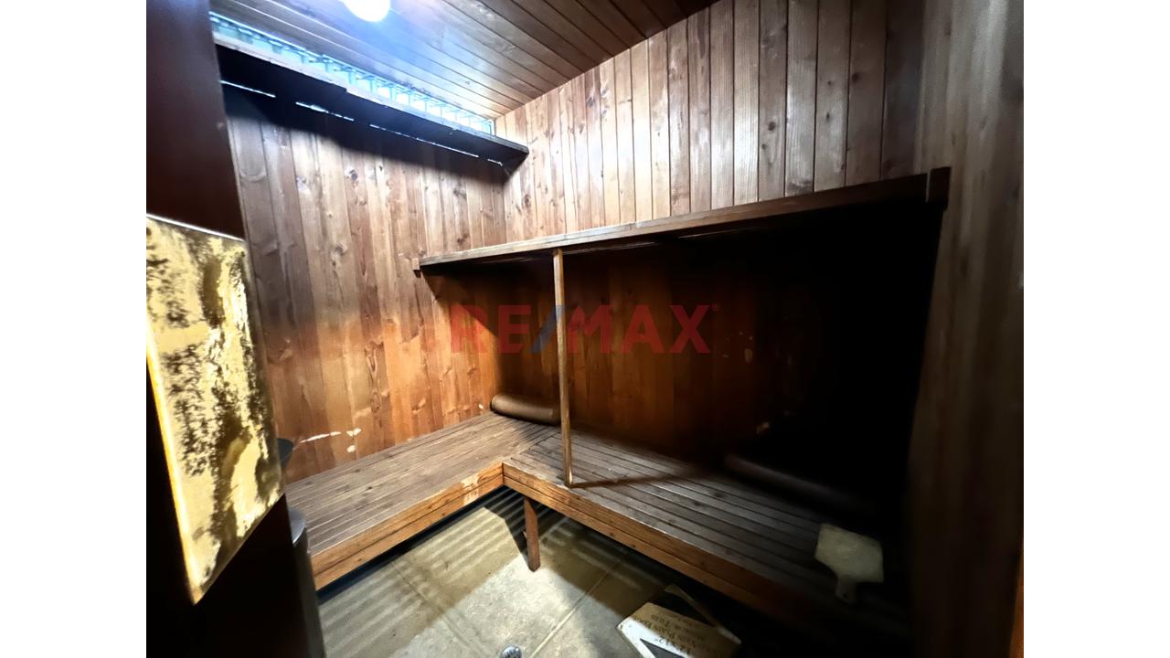Venta De Casa Con Piscina, Sauna Y 4 Estacionamientos En San Borja — foto 9
