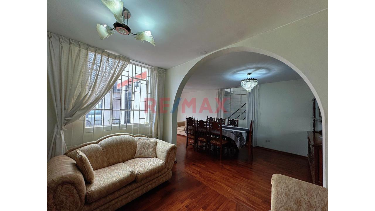 🏡 Casa Amplia En Bellavista – Taboadita
