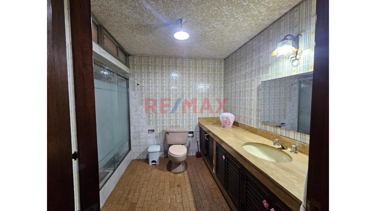 Se Vende Casa En La Molina Frente A Parque - 12