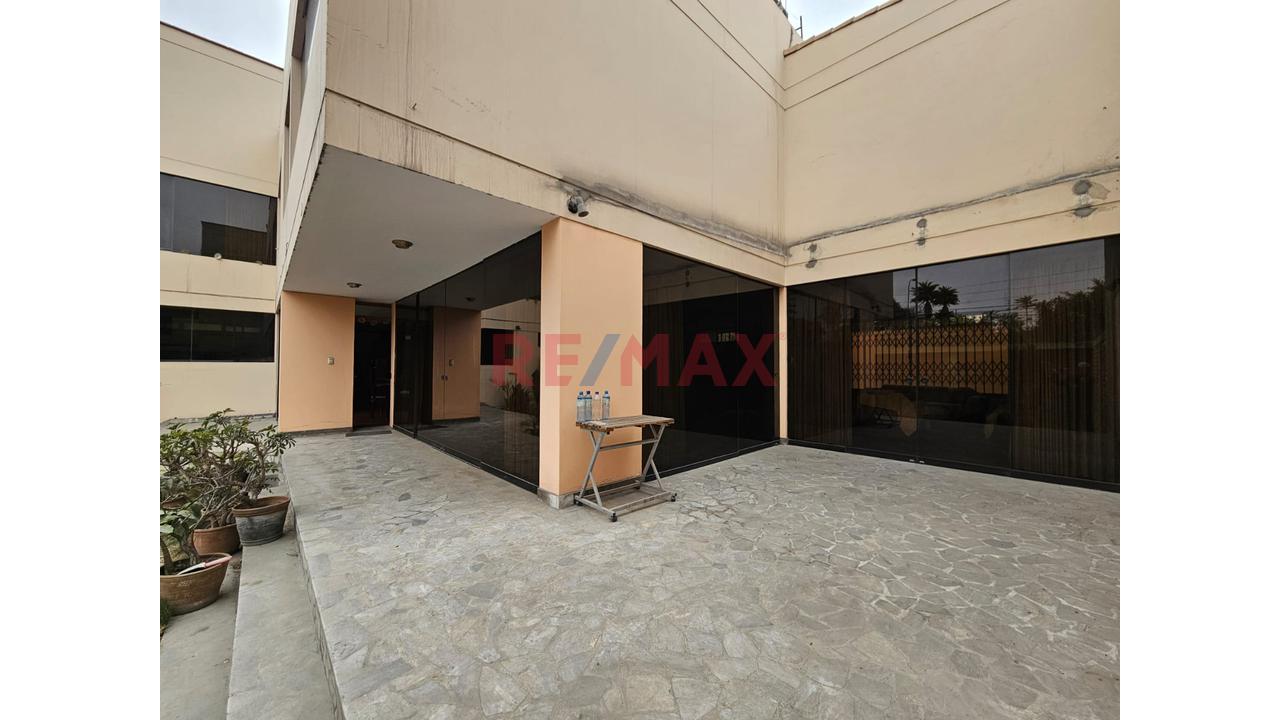 Se Vende Casa En La Molina Frente A Parque - 9