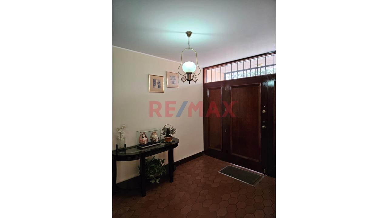 Se Vende Casa En La Molina Frente A Parque - 2