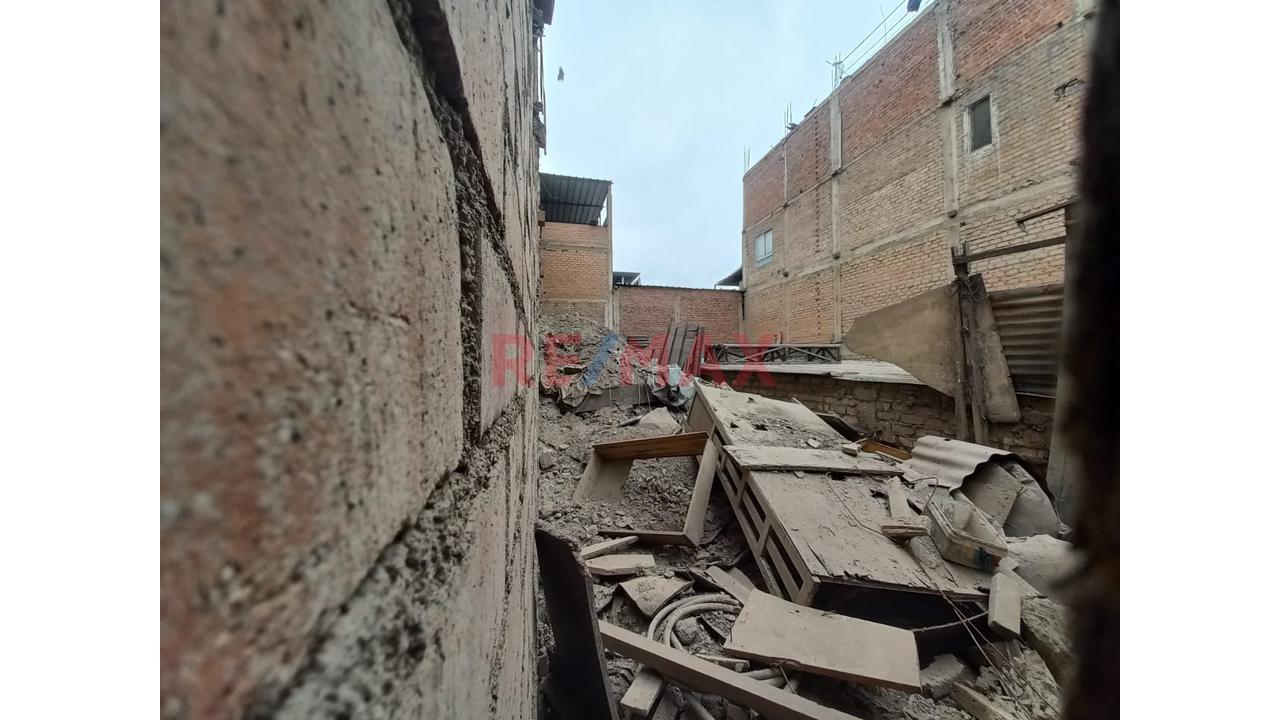 Se Vende Terreno En Av. Miguel Iglesias - 5
