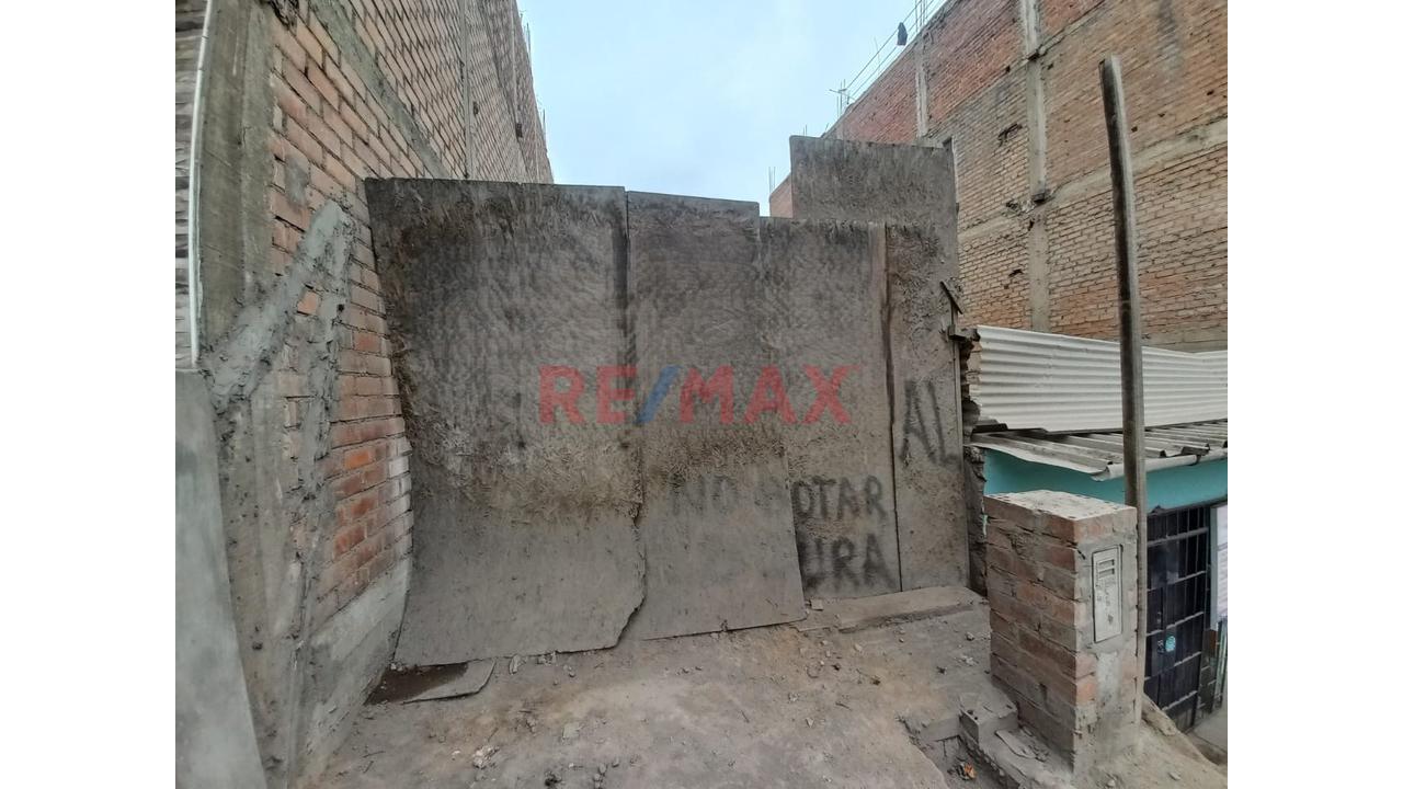 Se Vende Terreno En Av. Miguel Iglesias - 4